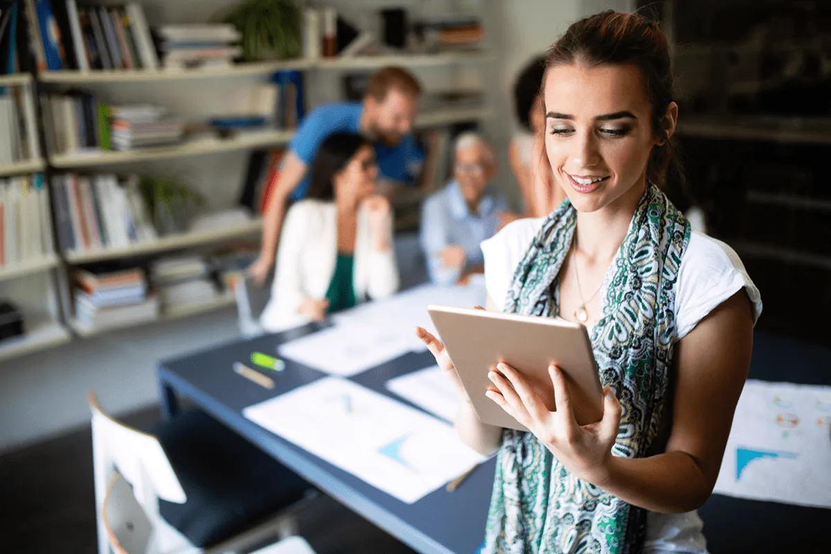 ¿Qué hace una agencia full service y cuándo conviene contratarla?